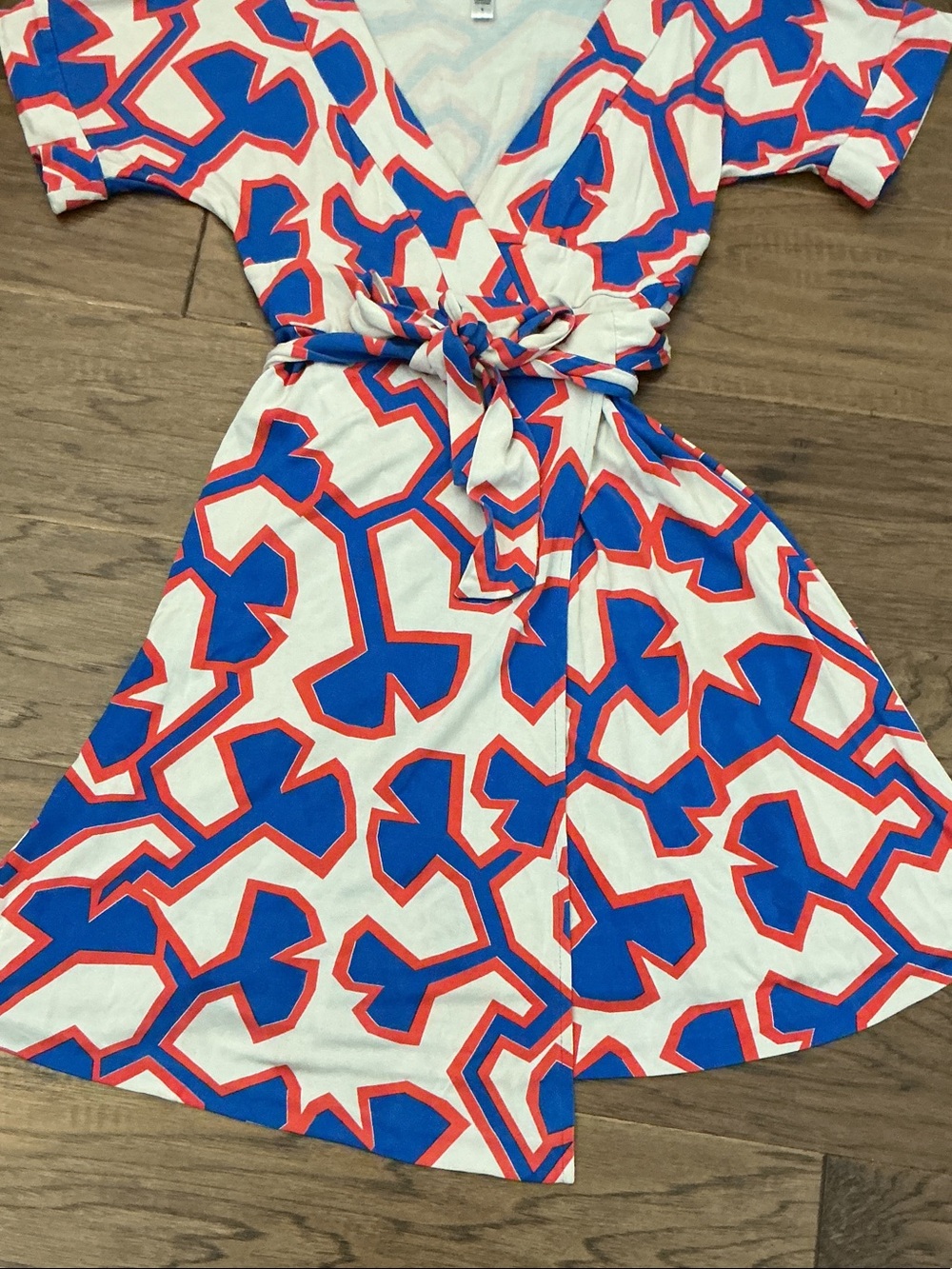 Diane Von Furstenberg Women’s 6 Toby Blue, White & Red Geometric Wrap Dress - Picture 6 of 9